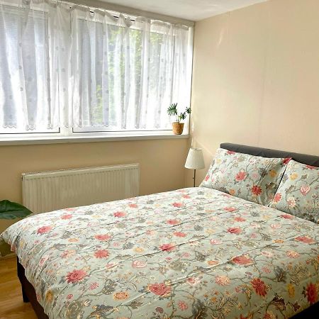 3Br Central London Close Station Exterior photo